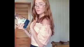 Her name? Algu&eacute_m sabe o nome dela?