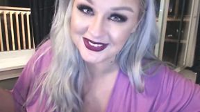 Amateur sexy blonde babe with red lips jams her own big boobies
