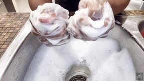 I wash nicely ans sensually my hands (2025)