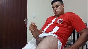 YURI GA&Uacute_CHO - TORCEDOR MEGA-DOTADO PUNHETANDO COM GOZADA FARTA