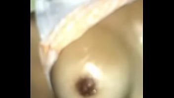 Manoseando tetas mam&aacute_ y pete