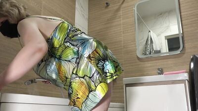 A Home Camera Watches a Curvy MILF Cleaning the Bathroom. Mature BBW with a Big Ass Under a Short Dress Behind the Scenes. PAWG.