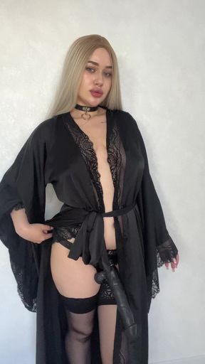 OnlyFans model showcases her sultry moves