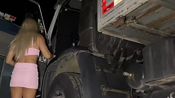 CAMINHEIRO DOTADO FUDENDO O CUZINHO ROSINHA DA SAFADA