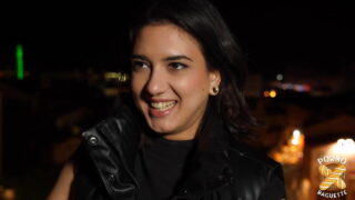 A gostosona Lena Coxx leva uma surra anal bem fundo