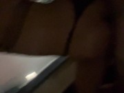 Sexo saliendo del antro con un hombre que acabo de conocer. Espero que mi novio no se entere