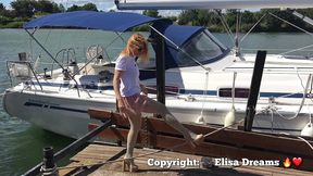 exhibant mon minou et mes fesses en public a agde