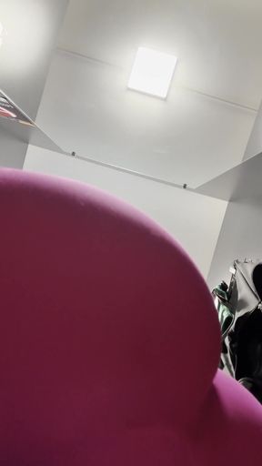 Key moment from &quot;FITTING ROOM secret camera CHANGED ROOM Try-On Haul - Leggings &amp; Crop Tops Edition&quot;