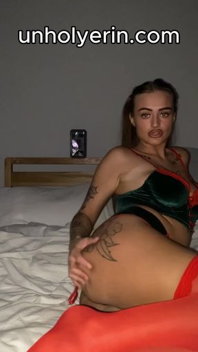 Curvy Scottish emo fingers pounding but still tight like a virgin