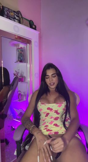 Amateur GF gives a blowjob