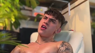 Big dick boy cums on his hard abs 🙈 💦