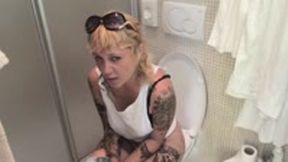 Air B&B guy spied on me while on the toilet!