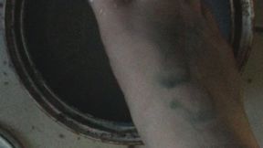 FOOT IN PAINT RIGHT