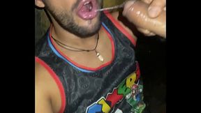 De joelhos o macho mamou seu chefe e ainda comeu o rab&atilde_o pelo do coroa com muito tes&atilde_o - Part 01