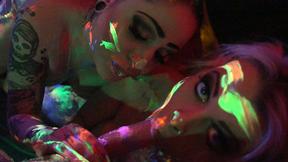 ”Nadia White & Ophelia Rain covered in paint before sucking prick”
