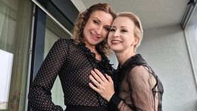 Two sexy nyloned lesbos in heat share a golden shower and penetrating kisses