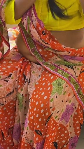 Jab Gujrati Saasuma Apni Baalon Mein Kanghe Karatee hue tab Damadji ne assi say chudai (Desi mother-in-law fucked by&hellip;   Clip 1