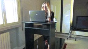 GODDESS KALYPSO - Facebox shoe and foot worship workstation - Office domination - REMASTERED