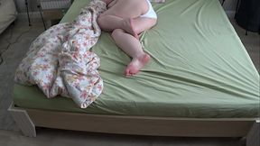 Home camera watches &mdash;  a chubby wife masturbate and cum in white panties before bed  PAWG