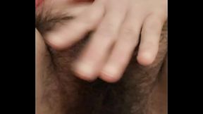 Qu&atilde_o peluda e molhada &eacute_ a buceta da milf madura