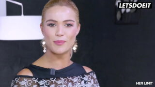 チェリーキスはハードコアシーンで激しい異人種間のアナルファックを受ける