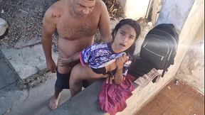 C&acirc_mera externa flagra sexo em fam&iacute_lia, padrasto fode cu da sua pequena enteada no quintal de casa.