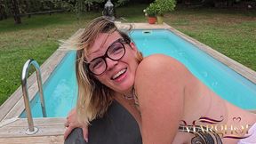 fin de saison d’ete : mon mec me baise le cul fort, me dilate, me fait squirter et me remplit de sperme sur la terrasse