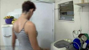 entregador ou mamador? sabrina prezotte colocando o entregador para mamar em seu grande pau e enchendo sua boca de leite...