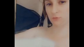 Un petit coucou &agrave_ la sortie de la douche !