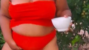 crente safada colhendo frutas
