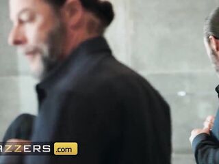 BRAZZERS - Cherry Devivre Gets Her Twat Eaten By The Chef During the time that Her Spouse’s Not Paying Attention