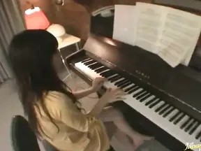 Horny Ran Monbu Gets Cum On The Beach For Unforgettable Summer Sex