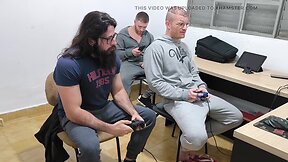 Three heteros have fun without clothes, proving that anyone can be gay