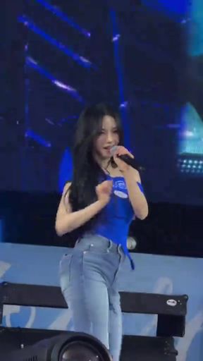 Asian k-pop girls get a group blowjob