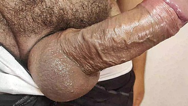 YURI GAÚCHO - URSO BRASILEIRO MEGA DOTADO MACETANDO O PAU - GOZADA FARTA DO MACHO LEITADOR