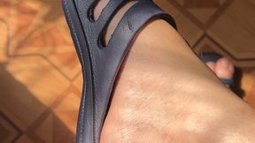 Slippers play!