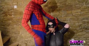 Catwoman sucking spiderman cock