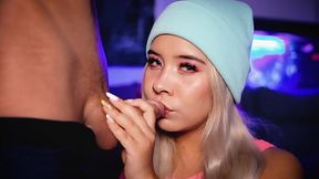 Cute-faced webcamer girl enjoys her boyfriend′s cock in her mouth while everyone watches