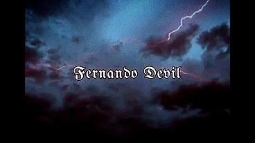 Punheta Depois do Futebol - Nada melhor que gozar depois do esporte e de ver meus amigos héteros correndo de short, suados e com o pau balançando - Fernando Devil Solo