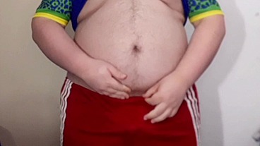 Punheta Depois do Futebol - Nada melhor que gozar depois do esporte e de ver meus amigos héteros correndo de short, suados e com o pau balançando - Fernando Devil Solo