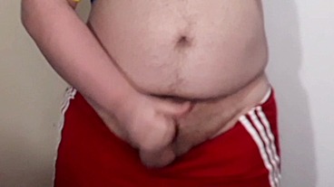 Punheta Depois do Futebol - Nada melhor que gozar depois do esporte e de ver meus amigos héteros correndo de short, suados e com o pau balançando - Fernando Devil Solo