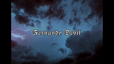 Punheta Depois do Futebol - Nada melhor que gozar depois do esporte e de ver meus amigos héteros correndo de short, suados e com o pau balançando - Fernando Devil Solo