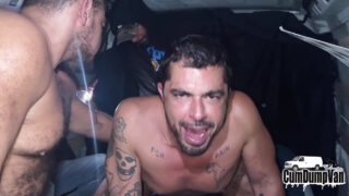 Video hardcore di Jay Magnus e Juven, due dilettanti con un grosso cazzo nero che si fanno scopare nel culo senza preservativo