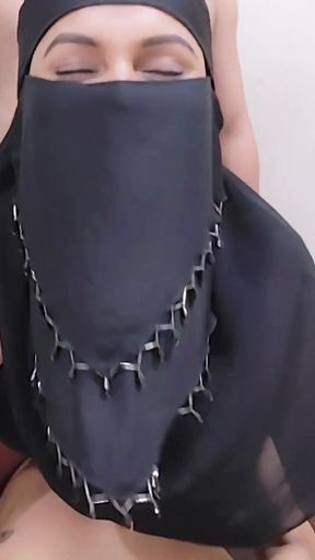 Threesume indian beautiful hujurer wife ko two friend fucking video.02   Clip 2