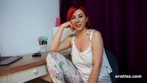 Kriss Dildos Her Wet Pussy