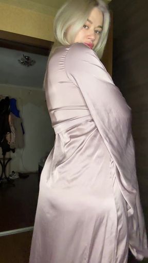 Big-titted pregnant belly on display