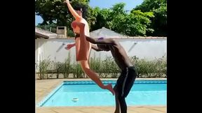 Sarra sarra na boneca