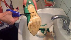 High heels ruined, broken shoes, broken heels, shoes destruction, heels wrecked