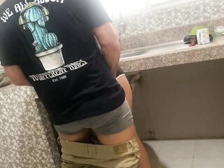 Al principio no queria pero termina diciendo si asi cuando la tiene bien adentro en la cocina