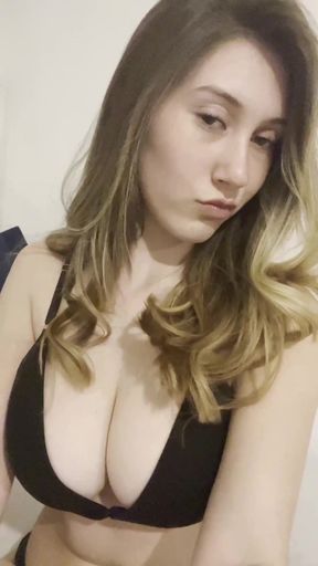 Tiny teen exposes her tits on OnlyFans